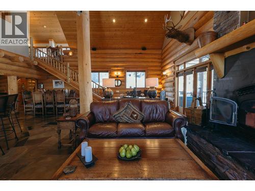 1595 Columbia Valley Veiw Drive, Golden, BC - Indoor Photo Showing Living Room