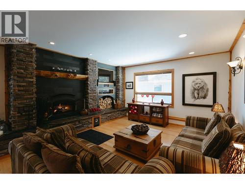 1595 Columbia Valley Veiw Drive, Golden, BC - Indoor Photo Showing Living Room With Fireplace
