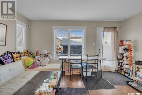 5402 Mitchinson Way, Regina, SK - Indoor Photo Showing Living Room