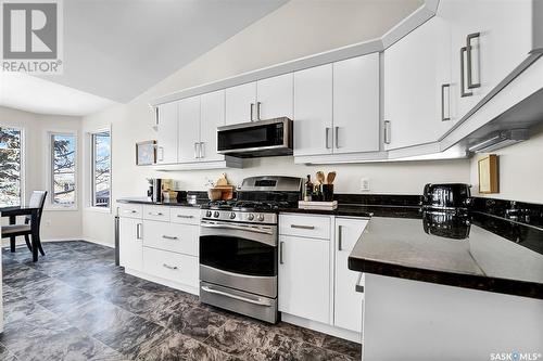 210 Blackshire Place, Saskatoon, SK - Indoor Photo Showing Kitchen