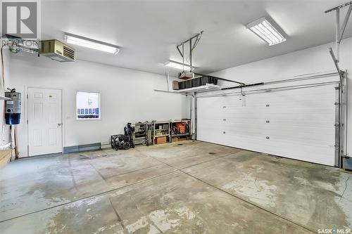 210 Blackshire Place, Saskatoon, SK - Indoor Photo Showing Garage