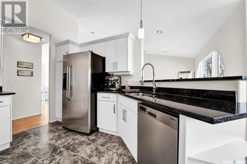 210 Blackshire Place, Saskatoon, SK - Indoor Photo Showing Kitchen With Double Sink