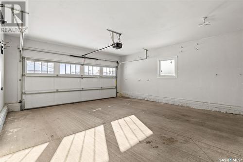 370 Kolynchuk Manor, Saskatoon, SK - Indoor Photo Showing Garage