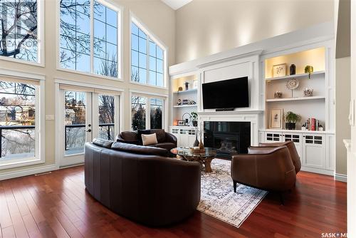 2914 Regina Avenue, Regina, SK - Indoor Photo Showing Living Room With Fireplace