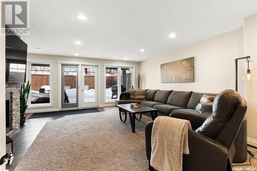 2914 Regina Avenue, Regina, SK - Indoor Photo Showing Living Room