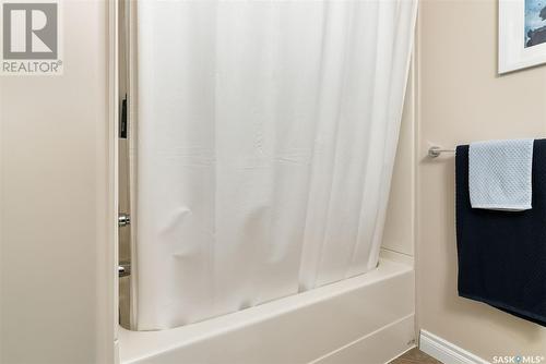 2914 Regina Avenue, Regina, SK - Indoor Photo Showing Bathroom