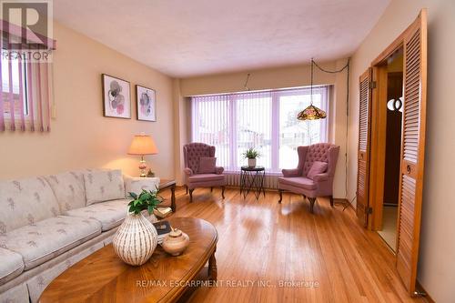 40 Seeley Avenue, Hamilton, ON - Indoor Photo Showing Living Room