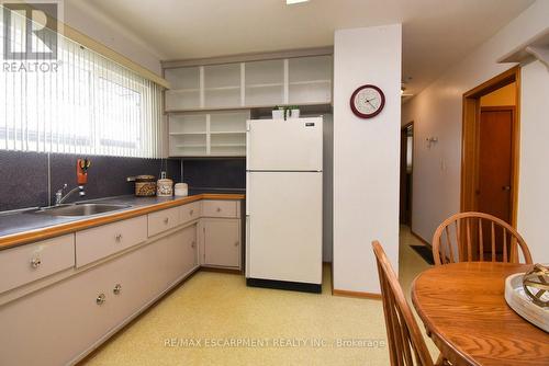 40 Seeley Avenue, Hamilton, ON - Indoor Photo Showing Kitchen With Double Sink