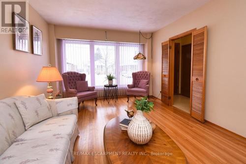 40 Seeley Avenue, Hamilton, ON - Indoor Photo Showing Living Room