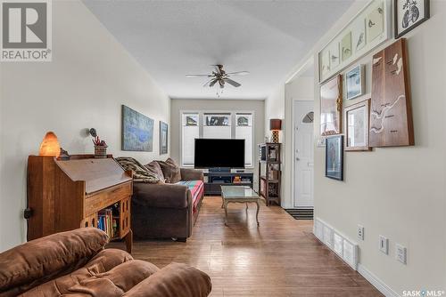 1408 7Th Avenue N, Saskatoon, SK - Indoor Photo Showing Living Room