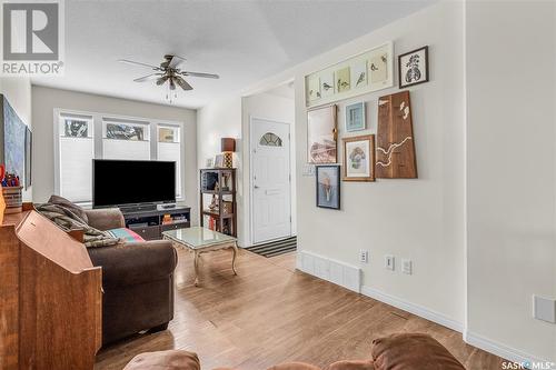 1408 7Th Avenue N, Saskatoon, SK - Indoor Photo Showing Living Room