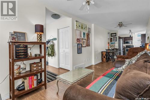 1408 7Th Avenue N, Saskatoon, SK - Indoor Photo Showing Living Room