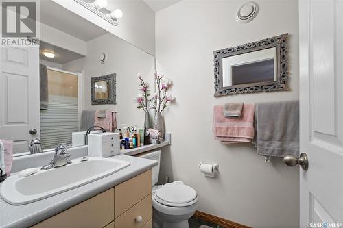 403 Caldwell Place, Saskatoon, SK - Indoor Photo Showing Bathroom