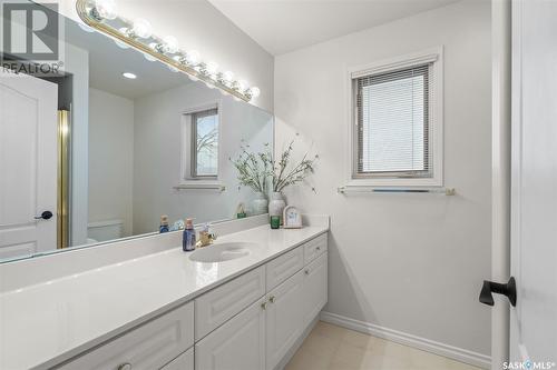 411 Collins Crescent, Saskatoon, SK - Indoor Photo Showing Bathroom