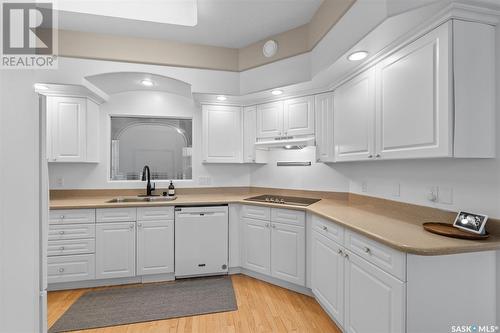 411 Collins Crescent, Saskatoon, SK - Indoor Photo Showing Kitchen With Double Sink