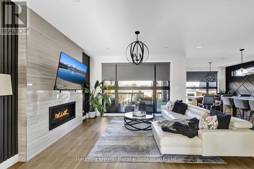 1754 Brayford Avenue, London, ON - Indoor Photo Showing Living Room With Fireplace