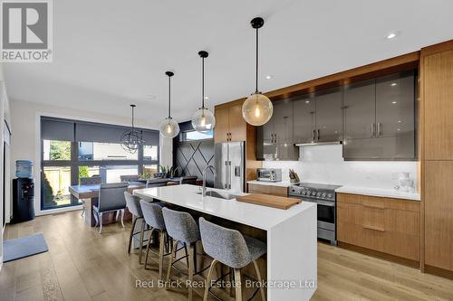 1754 Brayford Avenue, London, ON - Indoor Photo Showing Kitchen With Upgraded Kitchen