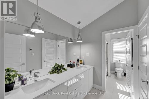 1754 Brayford Avenue, London, ON - Indoor Photo Showing Bathroom