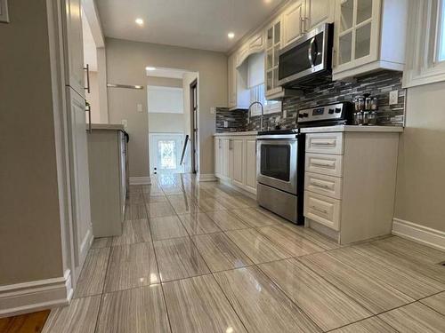 2508 Cobbinshaw Circ, Mississauga, ON - Indoor Photo Showing Kitchen