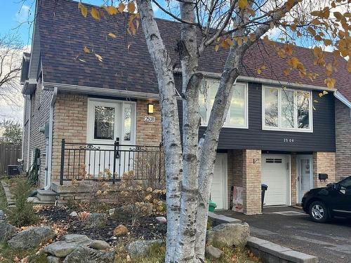 2508 Cobbinshaw Circ, Mississauga, ON - Outdoor