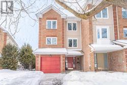 6 MANNINGTON COURT  Ottawa, ON K2J 4A1