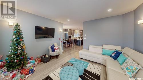 7033 Maple Fern Bay, Regina, SK - Indoor Photo Showing Living Room