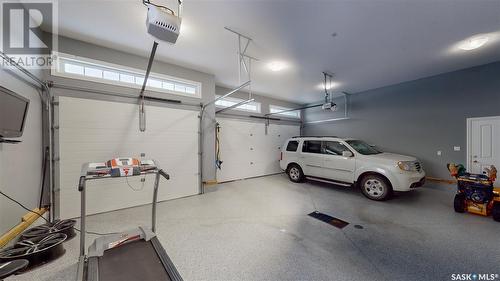 7033 Maple Fern Bay, Regina, SK - Indoor Photo Showing Garage