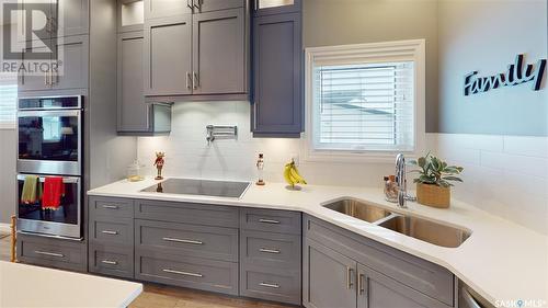 7033 Maple Fern Bay, Regina, SK - Indoor Photo Showing Kitchen With Double Sink With Upgraded Kitchen