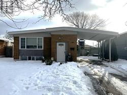 69 RONALDSHAY AVENUE  Hamilton, ON L9A 3B2