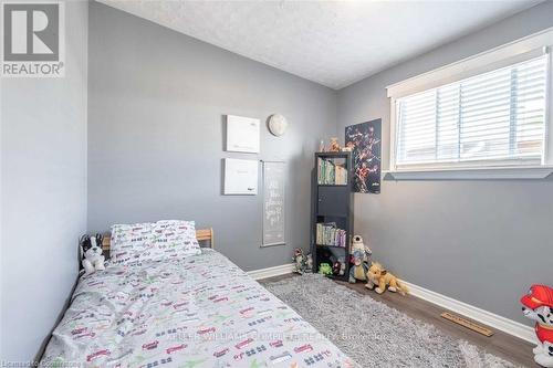 69 Ronaldshay Avenue, Hamilton, ON - Indoor Photo Showing Bedroom