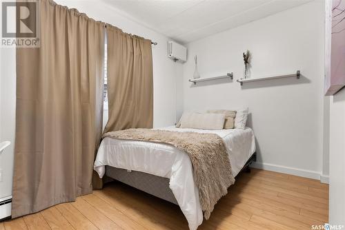 4 1953 Garnet Street, Regina, SK - Indoor Photo Showing Bedroom