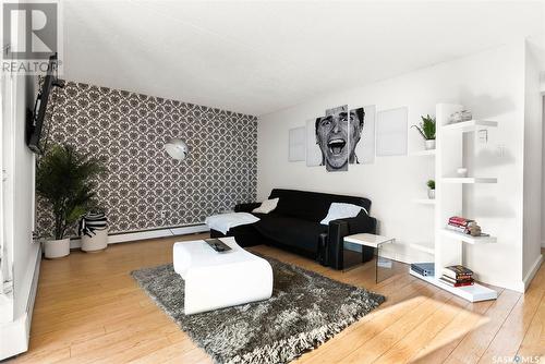 4 1953 Garnet Street, Regina, SK - Indoor Photo Showing Living Room