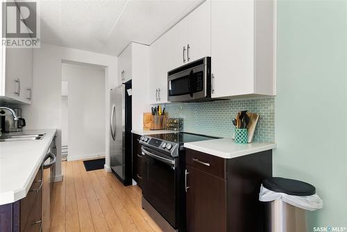 4 1953 Garnet Street, Regina, SK - Indoor Photo Showing Kitchen