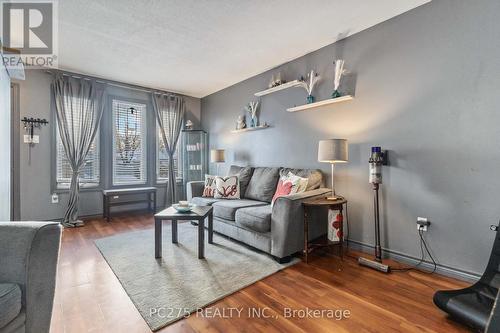 110 Carlyle Drive, London, ON - Indoor Photo Showing Living Room