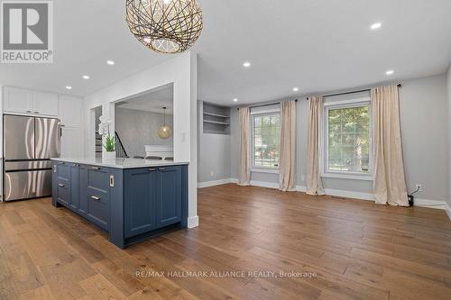 483 Caesar Avenue, Oakville, ON - Indoor Photo Showing Kitchen