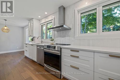 483 Caesar Avenue, Oakville, ON - Indoor Photo Showing Kitchen With Upgraded Kitchen