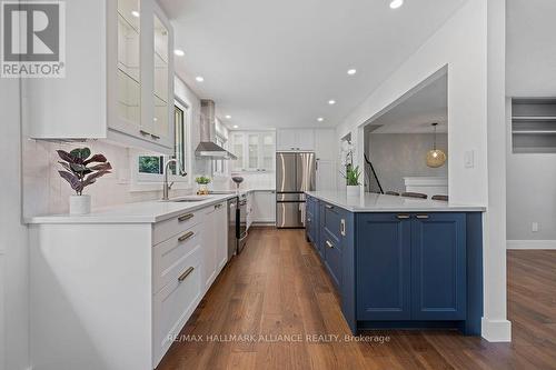 483 Caesar Avenue, Oakville, ON - Indoor Photo Showing Kitchen With Upgraded Kitchen