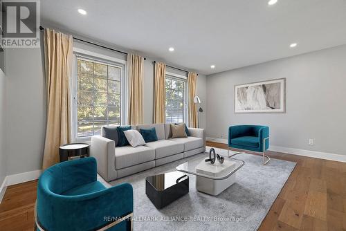 483 Caesar Avenue, Oakville, ON - Indoor Photo Showing Living Room