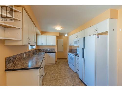 458 Mcgowan Ave, Kamloops, BC - Indoor Photo Showing Kitchen