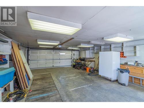 458 Mcgowan Ave, Kamloops, BC - Indoor Photo Showing Garage