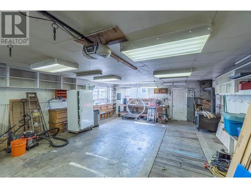 458 Mcgowan Ave, Kamloops, BC - Indoor Photo Showing Garage