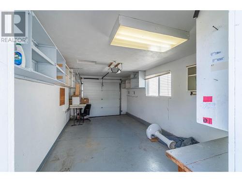 458 Mcgowan Ave, Kamloops, BC - Indoor Photo Showing Garage