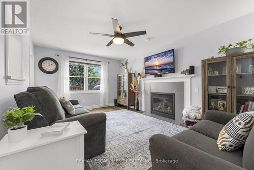 4351 Birchmount Avenue, Lincoln, ON - Indoor Photo Showing Living Room With Fireplace