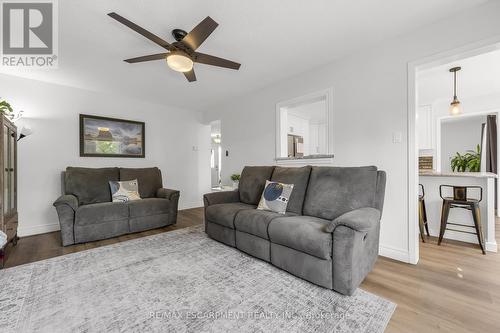 4351 Birchmount Avenue, Lincoln, ON - Indoor Photo Showing Living Room