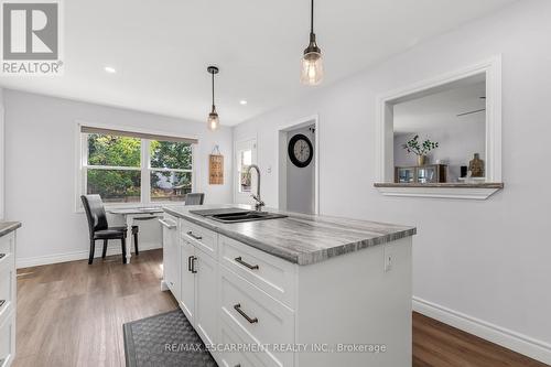 4351 Birchmount Avenue, Lincoln, ON - Indoor Photo Showing Kitchen With Double Sink