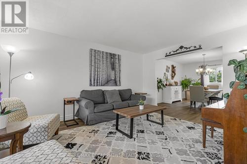 4351 Birchmount Avenue, Lincoln, ON - Indoor Photo Showing Living Room