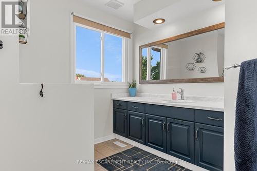 4351 Birchmount Avenue, Lincoln, ON - Indoor Photo Showing Bathroom