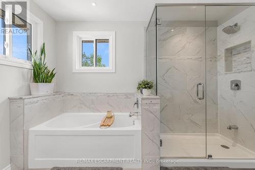 4351 Birchmount Avenue, Lincoln, ON - Indoor Photo Showing Bathroom