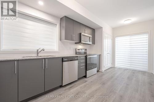 55 - 205 West Oak Trail, Kitchener, ON - Indoor Photo Showing Kitchen