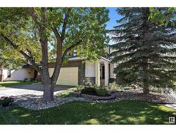 253 HEAGLE CR NW  Edmonton, AB T6R 1V7